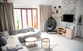Cozy Modern Apartment In The Old Town - Hlavna Street